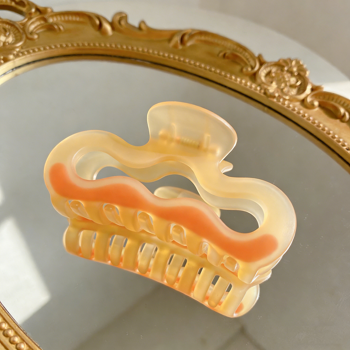 Retro Korean Frosted Acrylic Hair Claw | Women's Large Wave Non-Slip Shark Barrettes